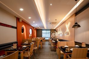 Nhà hàng nhượng quyền là gì? Cơ hội đầu tư an toàn trong ngành F&B